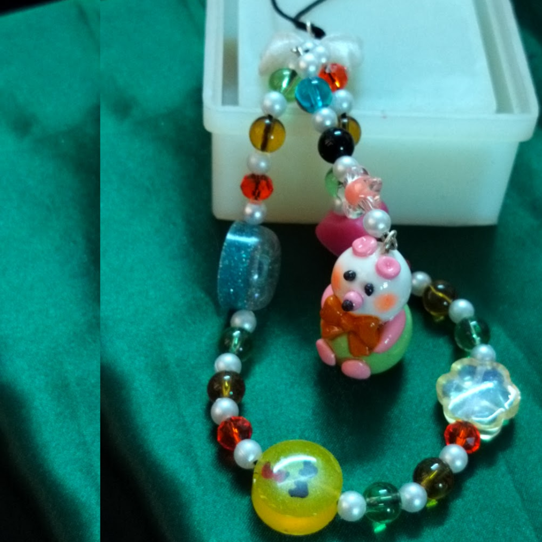 Green Laura – Your Cozy Little Cheer-Up Charm
