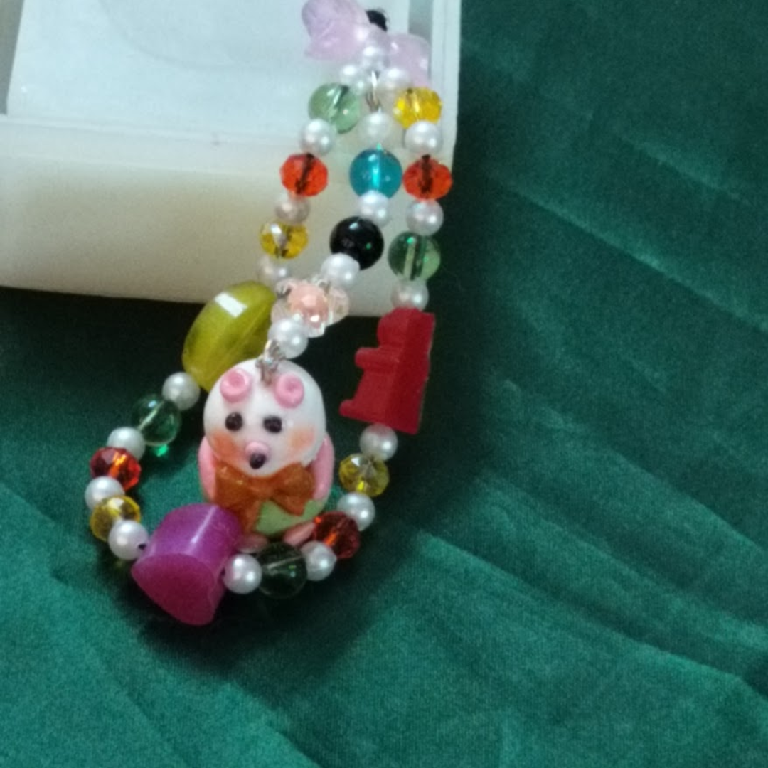 Green Laura – Your Cozy Little Cheer-Up Charm
