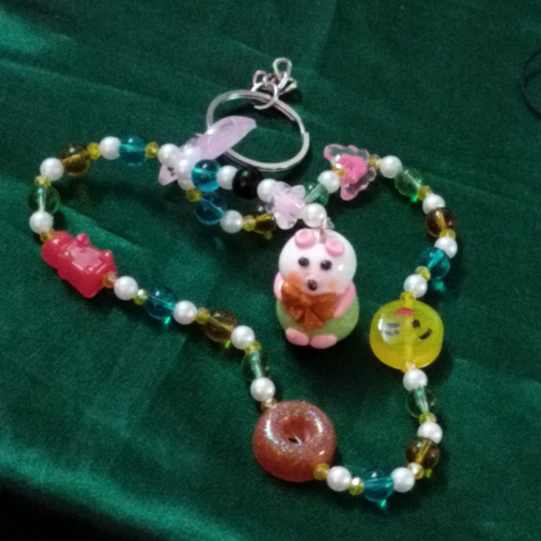 Green Laura – Your Cozy Little Cheer-Up Charm