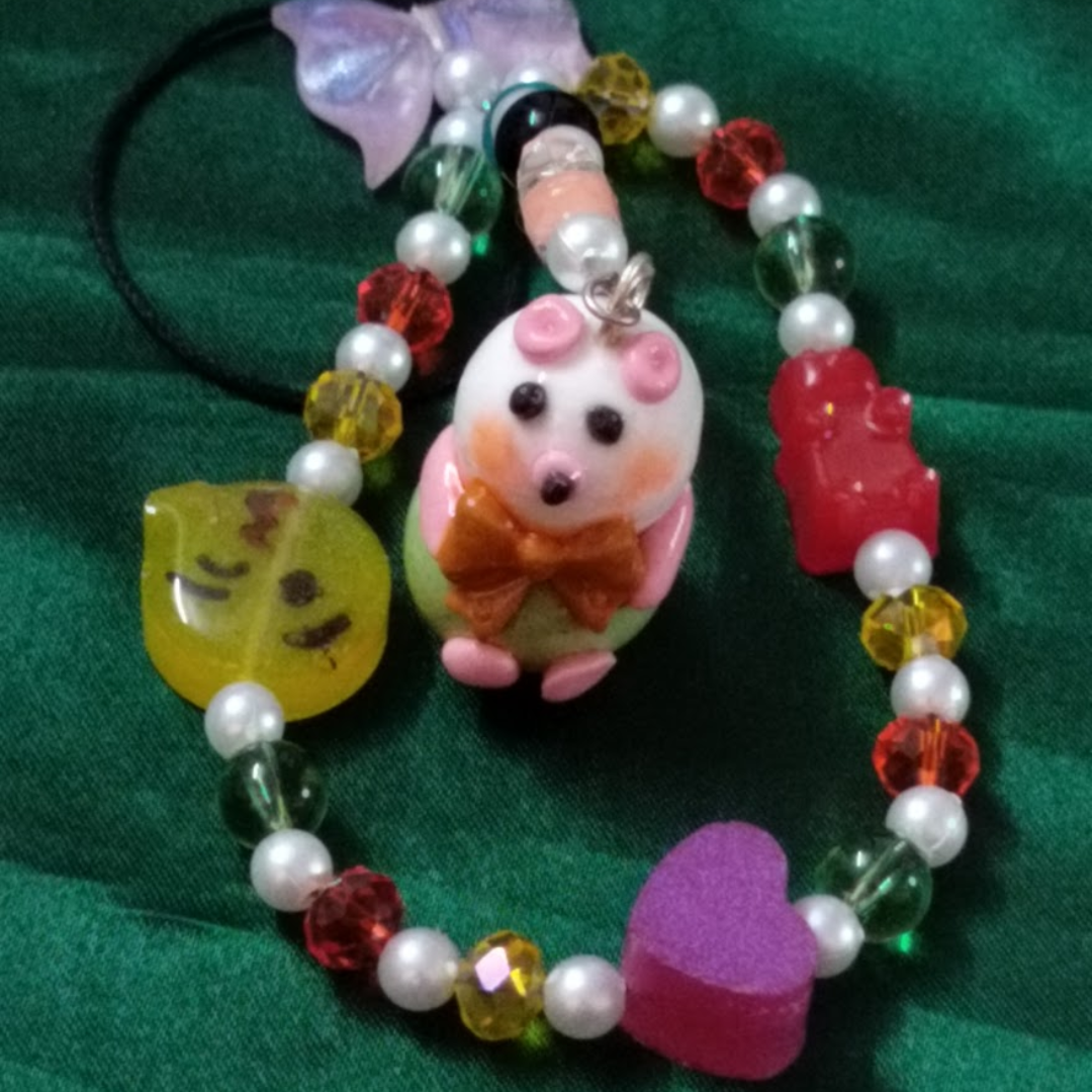 Green Laura – Your Cozy Little Cheer-Up Charm